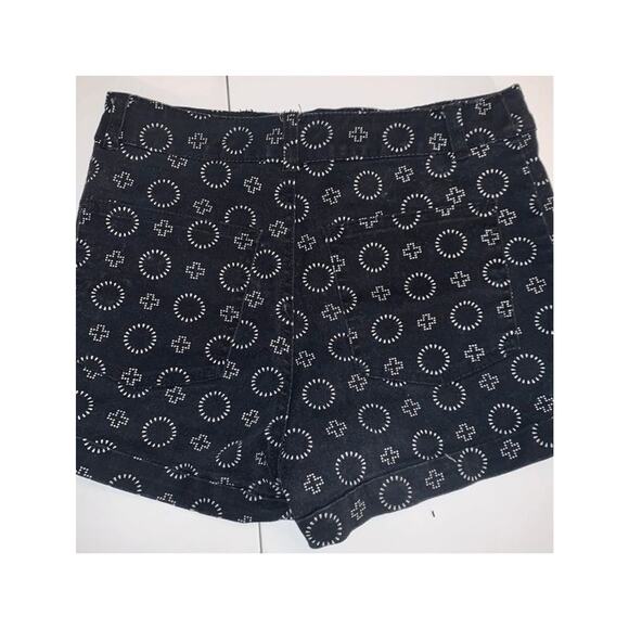 Woman's H&M Divided Black Shorts Size 4 - Picture 1 of 5